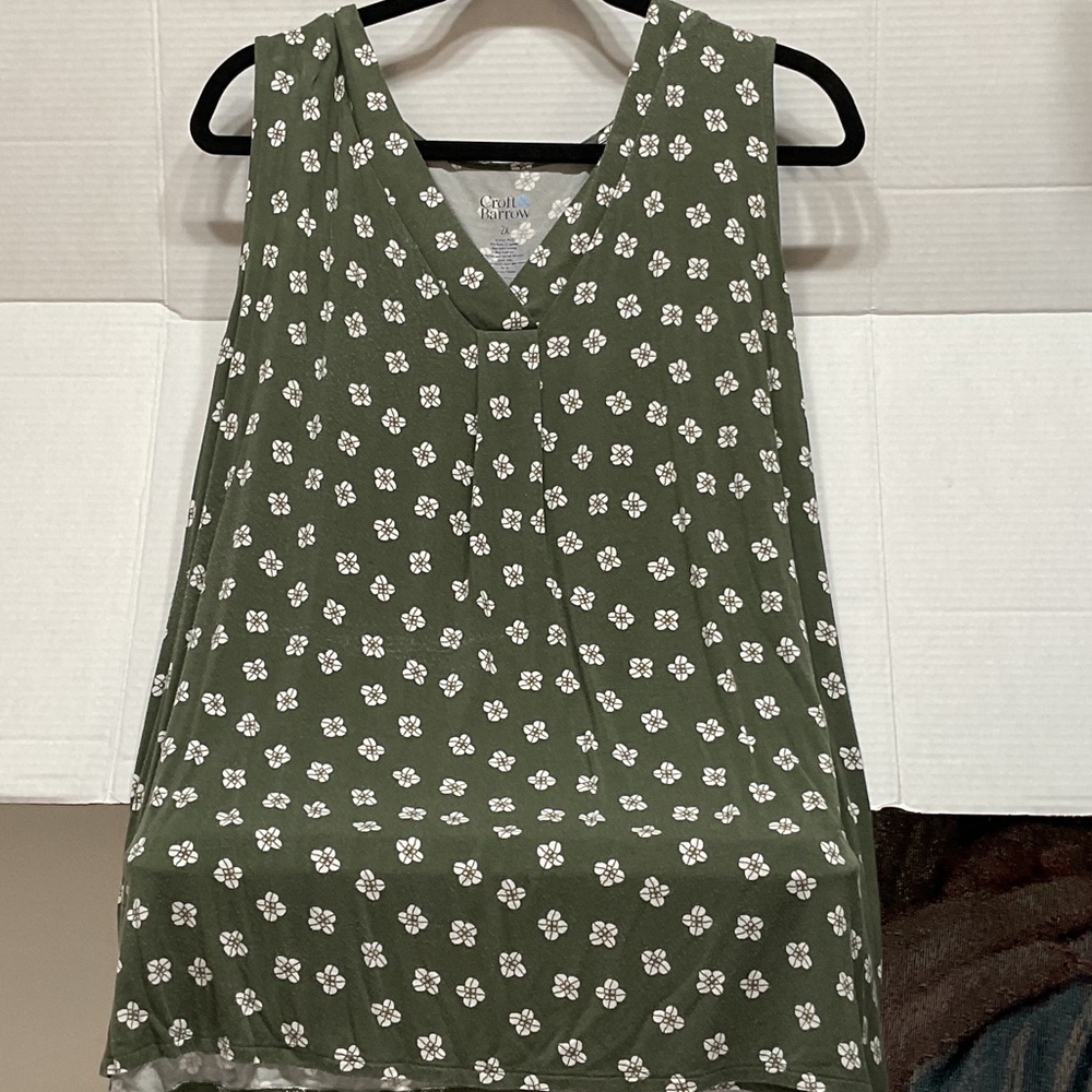 Croft & Barrow Olive Floral Tank Top